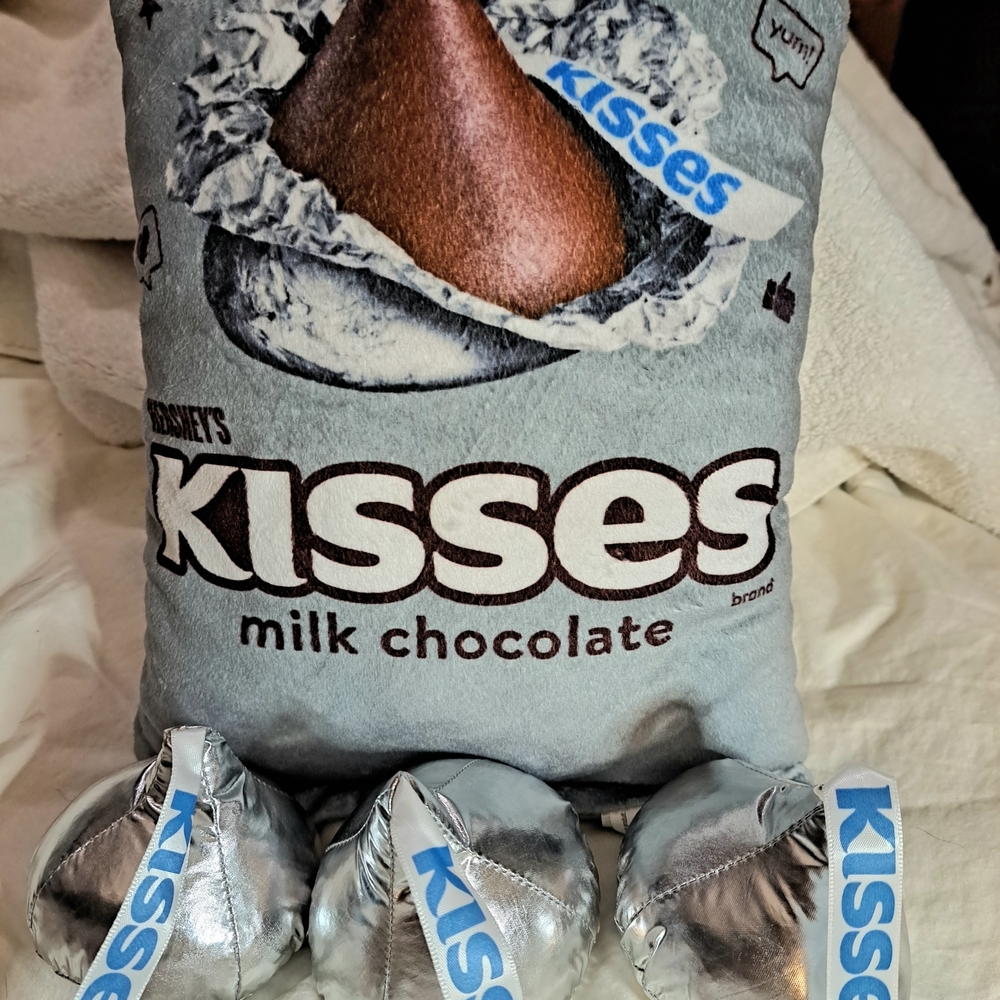 Bag Hershey's Kisses Valentine Pillow Unzips W 3 Pillow Kisses Incl Silver/White
